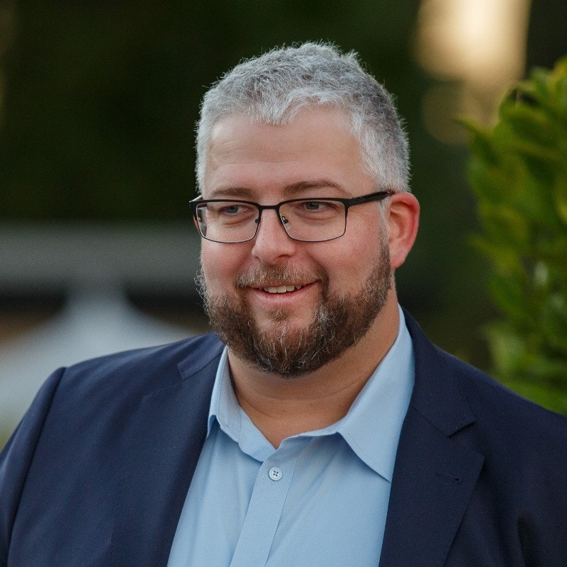 Aujus Solutions consultant working with a restaurant owner